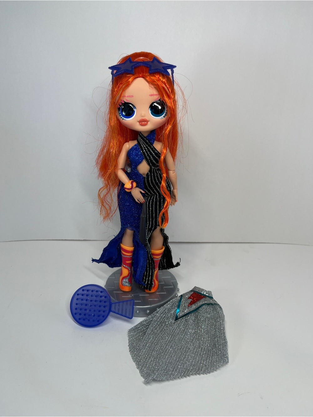 LOL Surprise OMG Fashion Doll Dance Dance Major Lady With Stand Brush Outfit - Picture 1 of 11